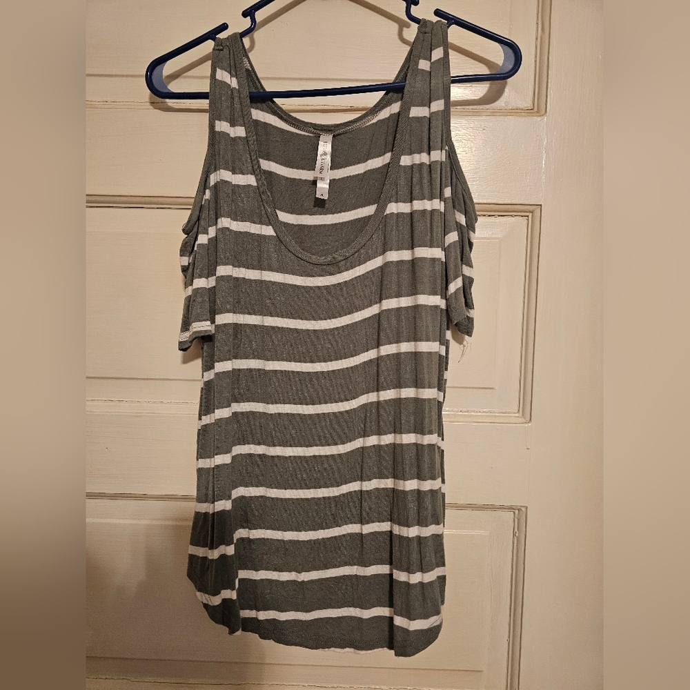 Love Charm Cold Shoulder Top XL  * 4/$20 *
